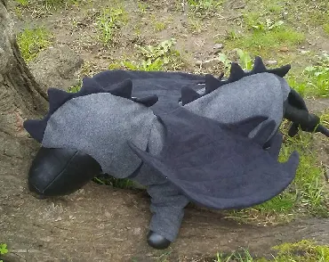 Hilarious Halloween Costumes for Dogs -  Gray dragon 