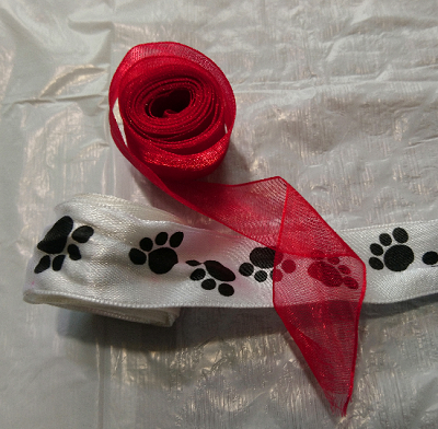 DIY Dog Bone Christmas Ornament ribbon